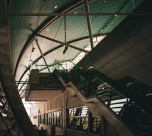 How Moving Companies in Huntsville AL Coordinate Tight Apartment Stairwells and Elevators