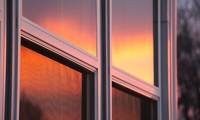 What Glass Window Companies in Decatur, AL Evaluate When Seals Begin to Fail